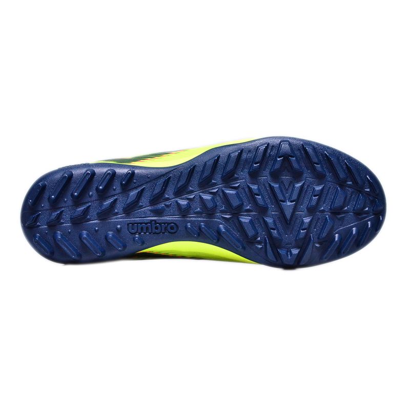 chuteira-umbro-u01fb00110-670-baixo